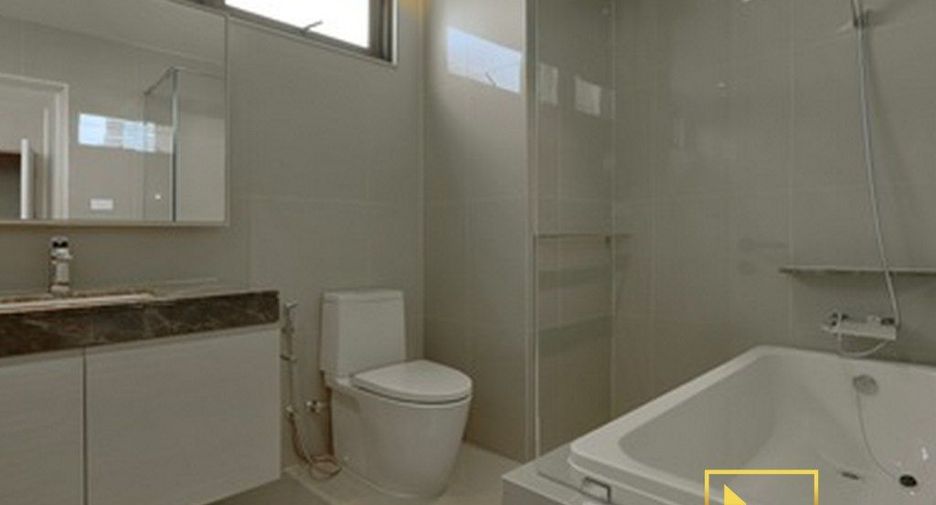 For rent 3 bedrooms apartment in Watthana, Bangkok