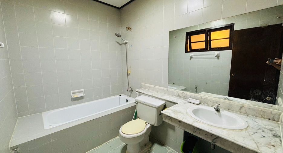 Reihenhaus zum Kauf mit 2 Zimmer in Pak Kret, Nonthaburi