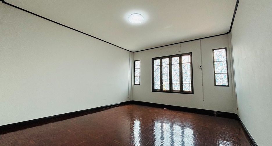 Reihenhaus zum Kauf mit 2 Zimmer in Pak Kret, Nonthaburi