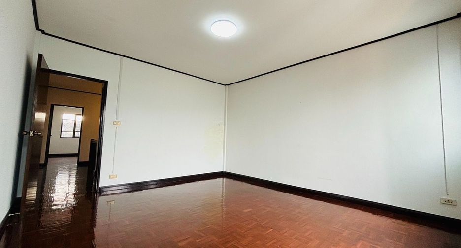 Reihenhaus zum Kauf mit 2 Zimmer in Pak Kret, Nonthaburi
