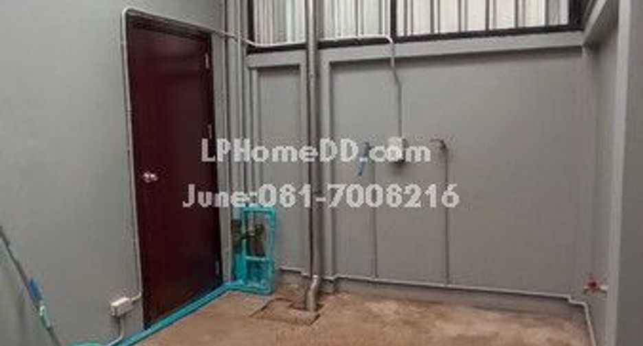 For rent 3 bedrooms retail Space in Bang Kapi, Bangkok
