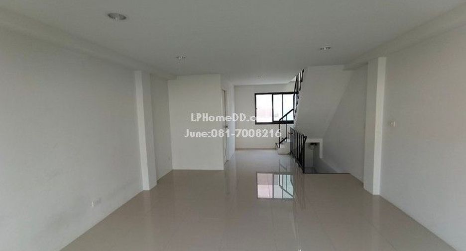 For rent 3 bedrooms retail Space in Bang Kapi, Bangkok