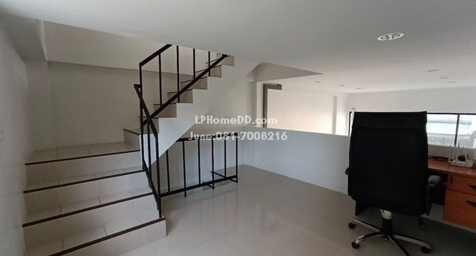 For rent 3 bedrooms retail Space in Bang Kapi, Bangkok