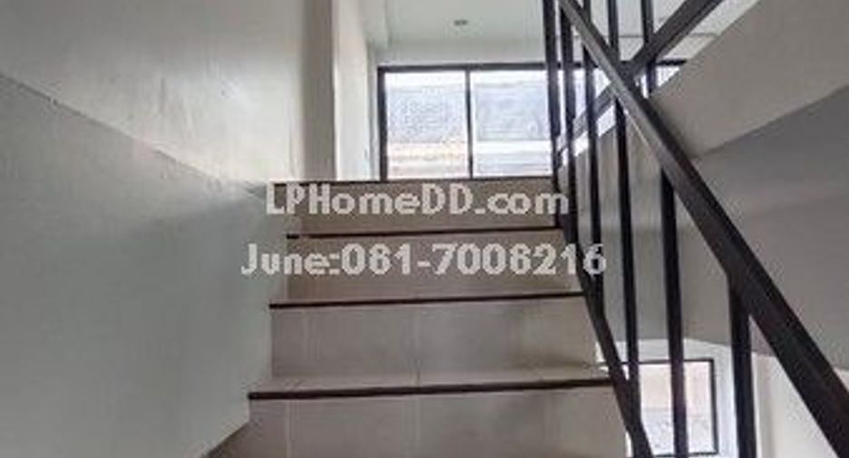 For rent 3 bedrooms retail Space in Bang Kapi, Bangkok