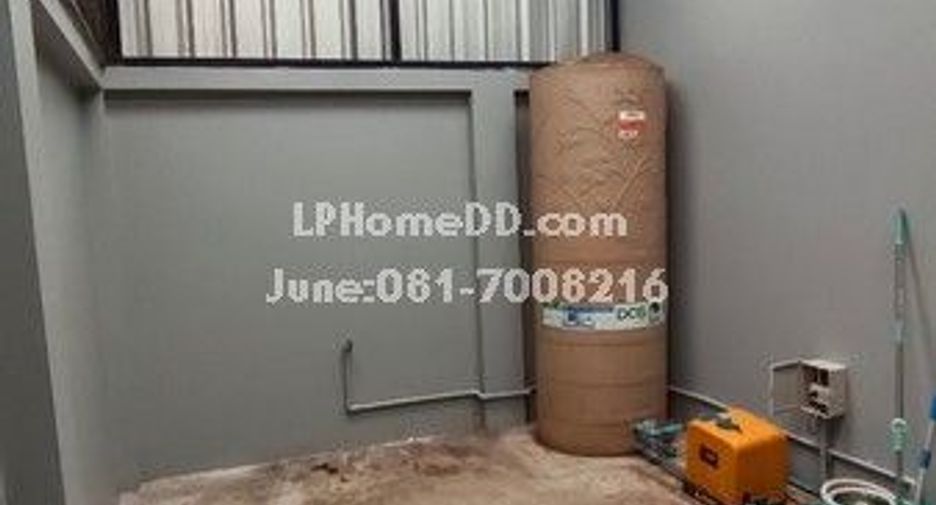 For rent 3 bedrooms retail Space in Bang Kapi, Bangkok