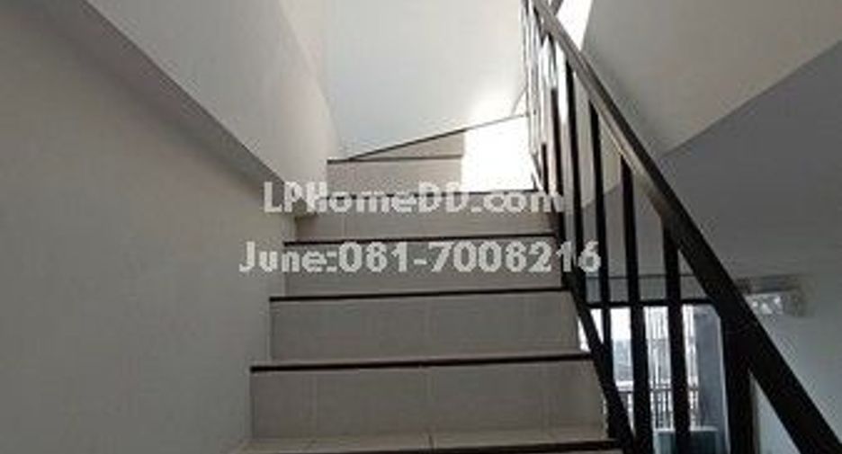 For rent 3 bedrooms retail Space in Bang Kapi, Bangkok