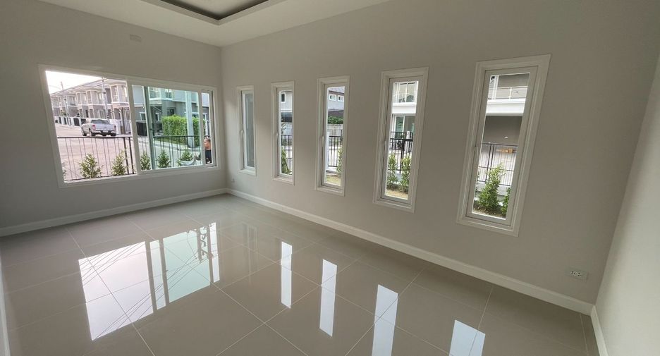 For sale 5 Beds house in San Kamphaeng, Chiang Mai