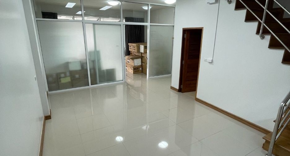 For rent 2 bed retail Space in Chatuchak, Bangkok