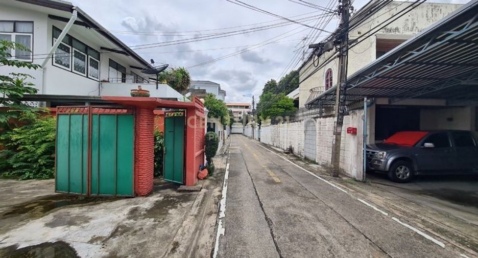 For sale 2 bedrooms house in Phaya Thai, Bangkok