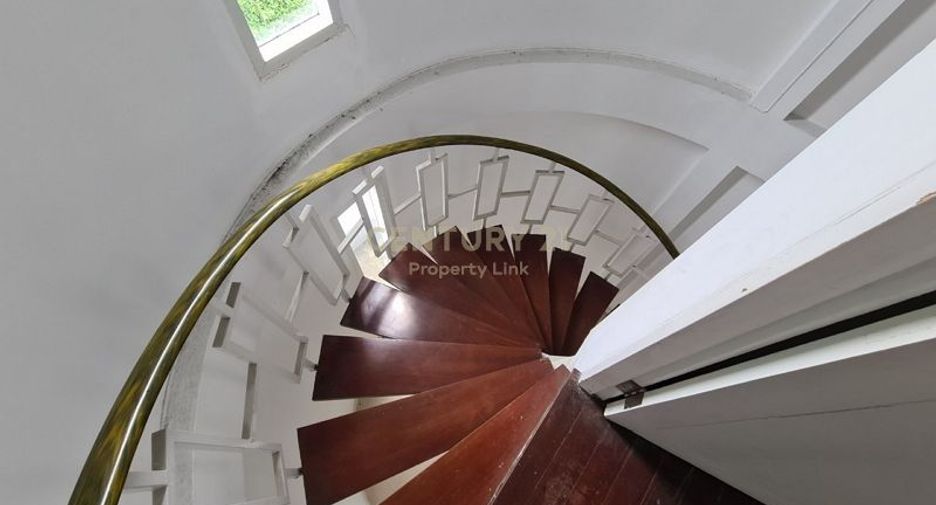 For sale 2 bedrooms house in Phaya Thai, Bangkok