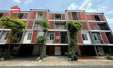 For sale 3 bedrooms townhouse in Khan Na Yao, Bangkok