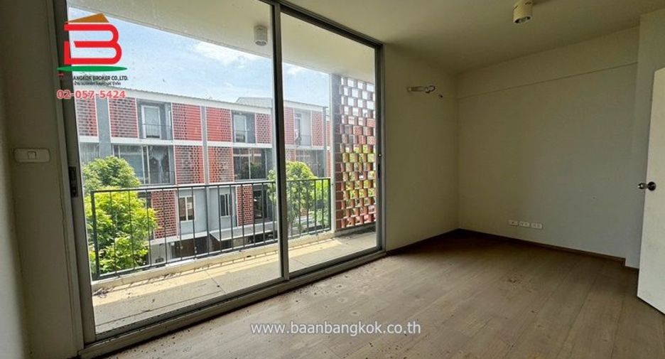 For sale 3 ベッドルーム townhouse in Khan Na Yao, Bangkok