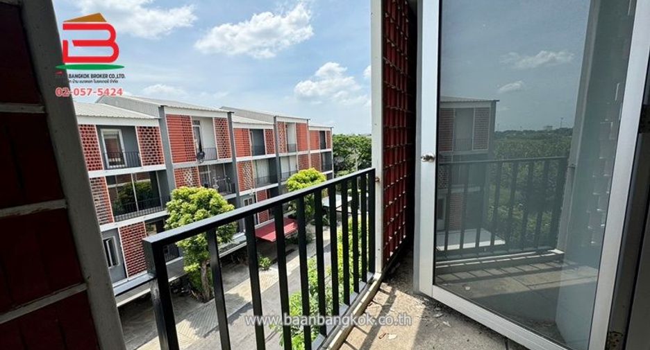 For sale 3 ベッドルーム townhouse in Khan Na Yao, Bangkok