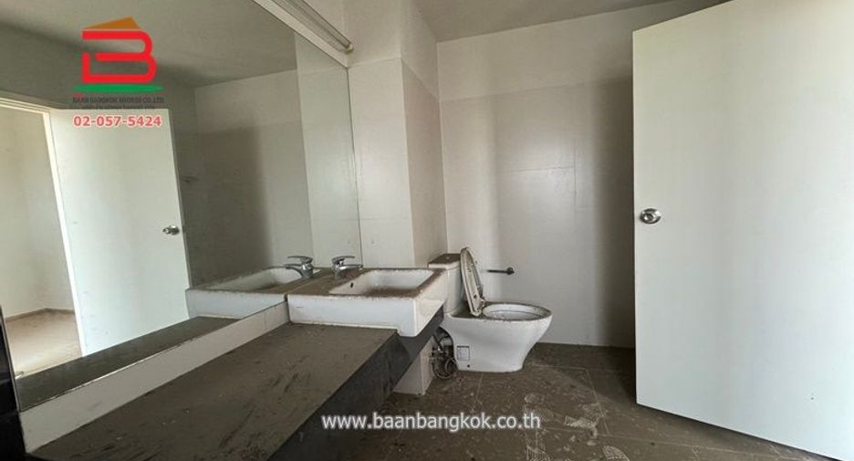 For sale 3 ベッドルーム townhouse in Khan Na Yao, Bangkok