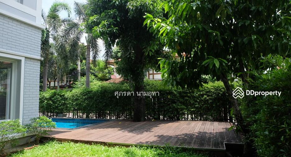 À vendre 4 chambres maison à Lat Phrao, Bangkok