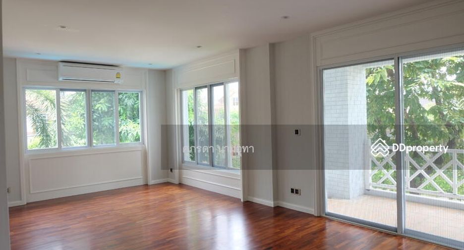À vendre 4 chambres maison à Lat Phrao, Bangkok