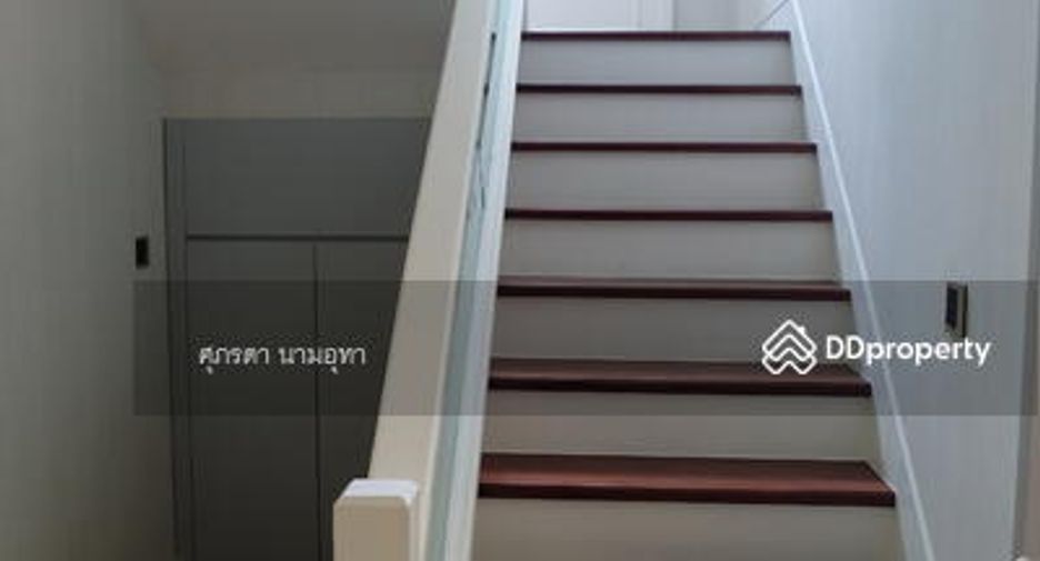 À vendre 4 chambres maison à Lat Phrao, Bangkok