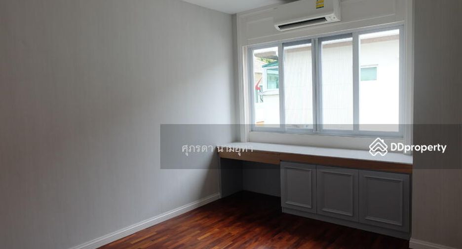 À vendre 4 chambres maison à Lat Phrao, Bangkok