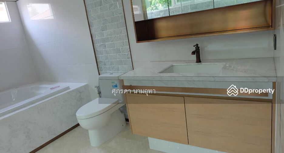 À vendre 4 chambres maison à Lat Phrao, Bangkok