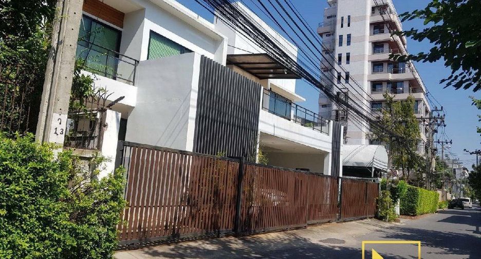 For sale 3 bed house in Sathon, Bangkok