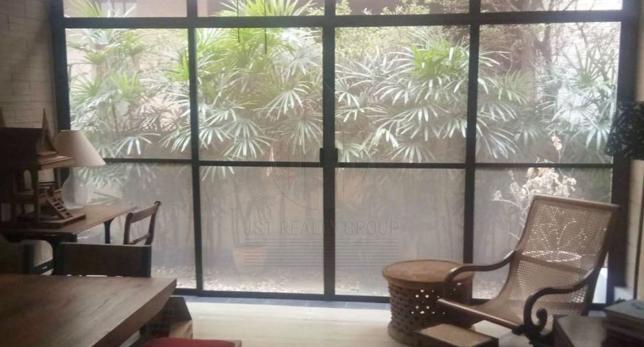 For rent 4 bedrooms house in Watthana, Bangkok