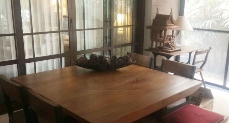 For rent 4 bedrooms house in Watthana, Bangkok