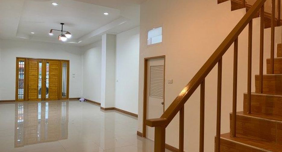 For sale 2 bed townhouse in Ban Chang, Rayong