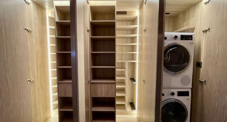 For rent 2 bedrooms condo in Pathum Wan, Bangkok