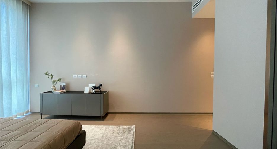 For rent 2 bedrooms condo in Pathum Wan, Bangkok