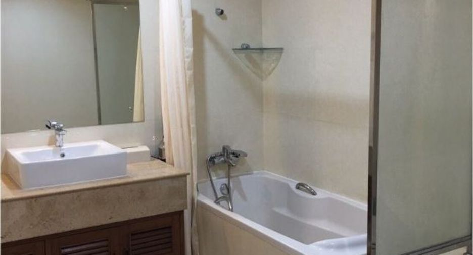 For sale 2 bedrooms condo in Khlong Toei, Bangkok