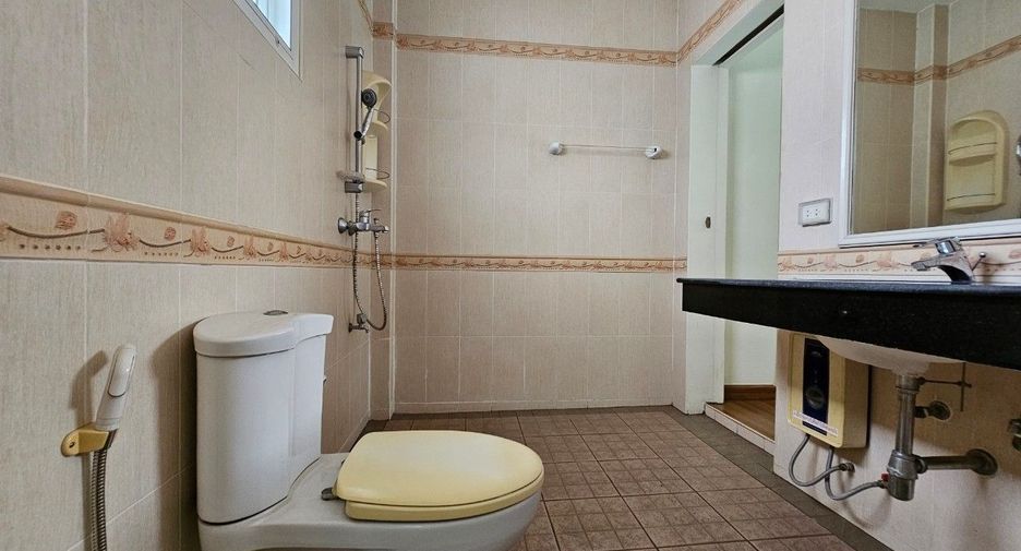 For sale 3 bedrooms house in Saraphi, Chiang Mai