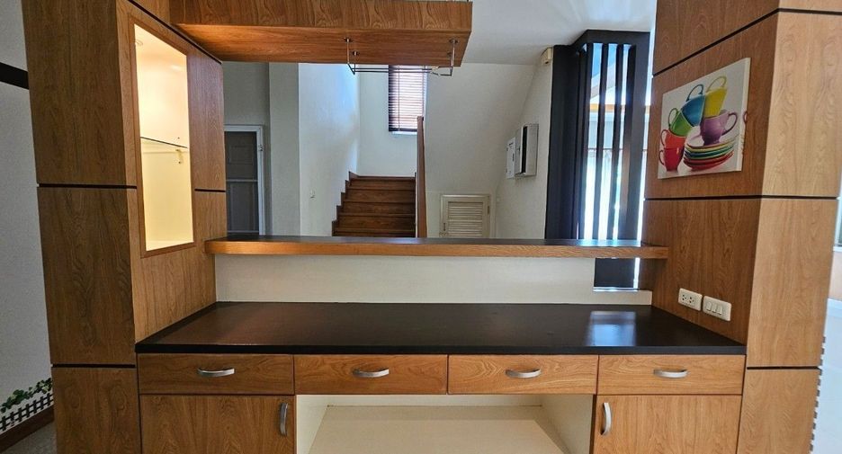 For sale 3 bedrooms house in Saraphi, Chiang Mai