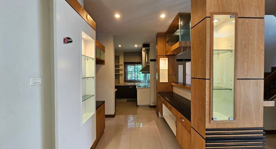 For sale 3 bedrooms house in Saraphi, Chiang Mai