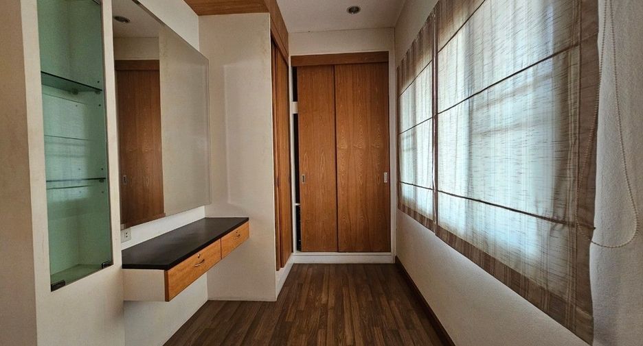 For sale 3 bedrooms house in Saraphi, Chiang Mai