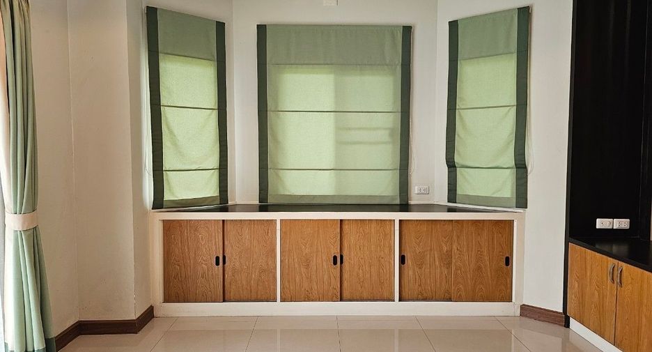 For sale 3 bedrooms house in Saraphi, Chiang Mai