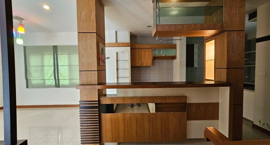 For sale 3 bedrooms house in Saraphi, Chiang Mai