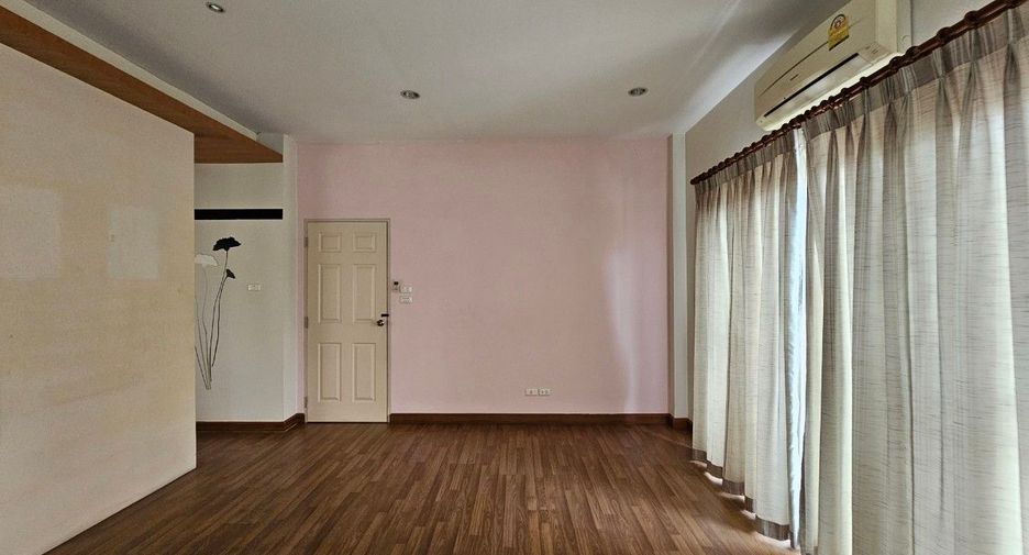 For sale 3 bedrooms house in Saraphi, Chiang Mai