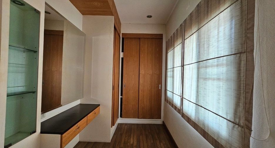 For sale 3 bedrooms house in Saraphi, Chiang Mai