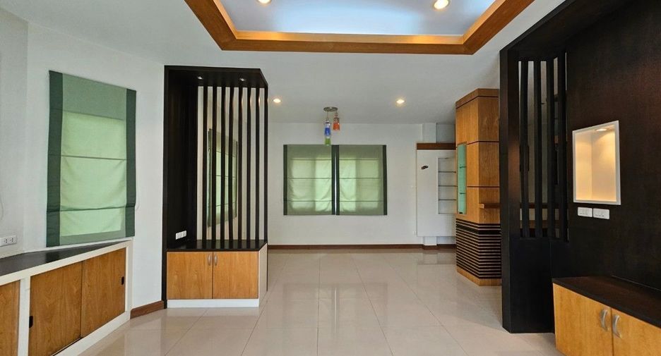 For sale 3 bedrooms house in Saraphi, Chiang Mai