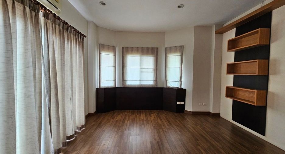 For sale 3 bedrooms house in Saraphi, Chiang Mai