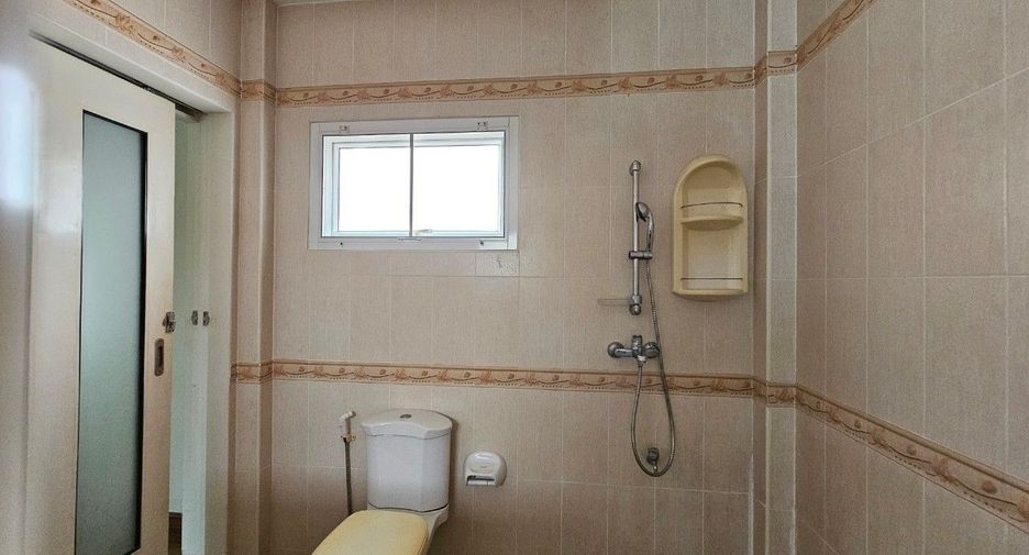 For sale 3 bedrooms house in Saraphi, Chiang Mai