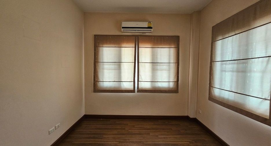 For sale 3 bedrooms house in Saraphi, Chiang Mai