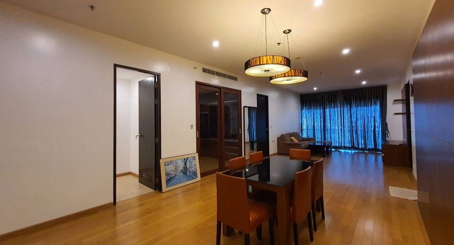 Condo en alquiler de 3 habitaciones en Khlong Toei, Bangkok
