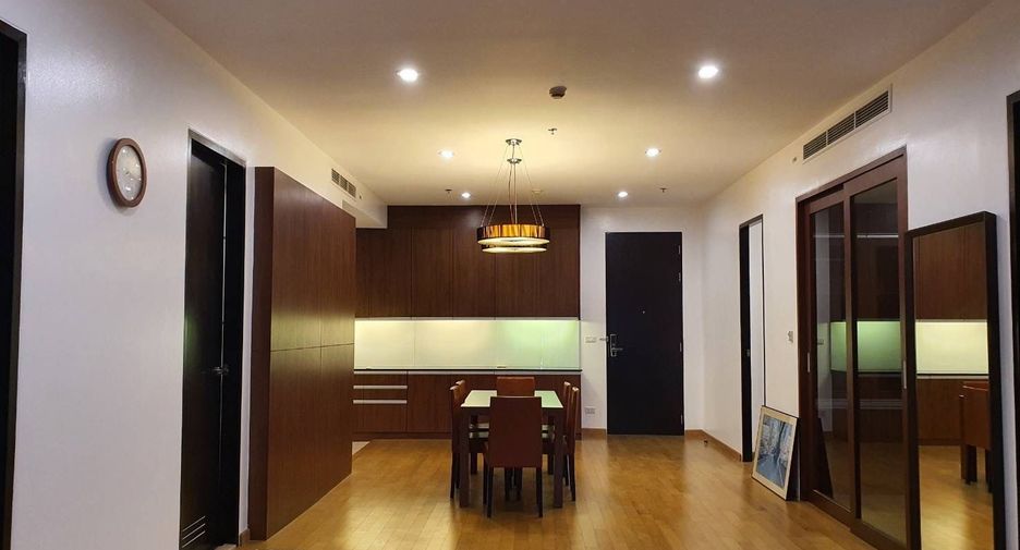 Condo en alquiler de 3 habitaciones en Khlong Toei, Bangkok
