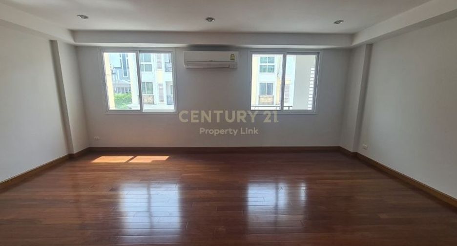 Casa adosada en venta de 4 habitaciones en Dusit, Bangkok
