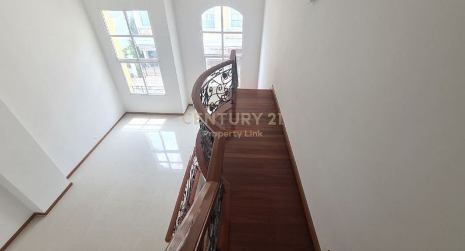 Casa adosada en venta de 4 habitaciones en Dusit, Bangkok