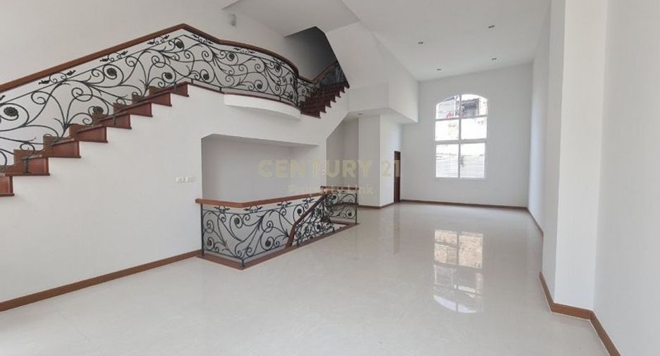 Casa adosada en venta de 4 habitaciones en Dusit, Bangkok