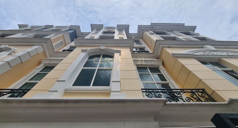 Casa adosada en venta de 4 habitaciones en Dusit, Bangkok