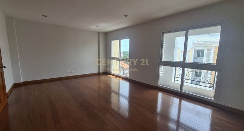 Casa adosada en venta de 4 habitaciones en Dusit, Bangkok