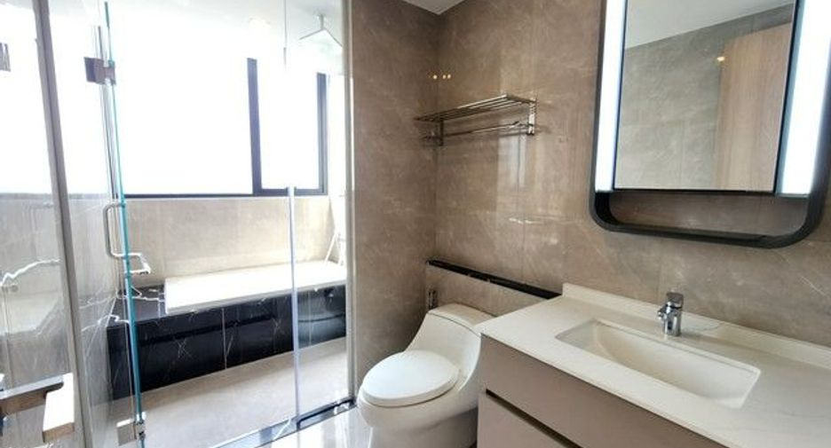 À louer 3 chambres condo à Huai Khwang, Bangkok